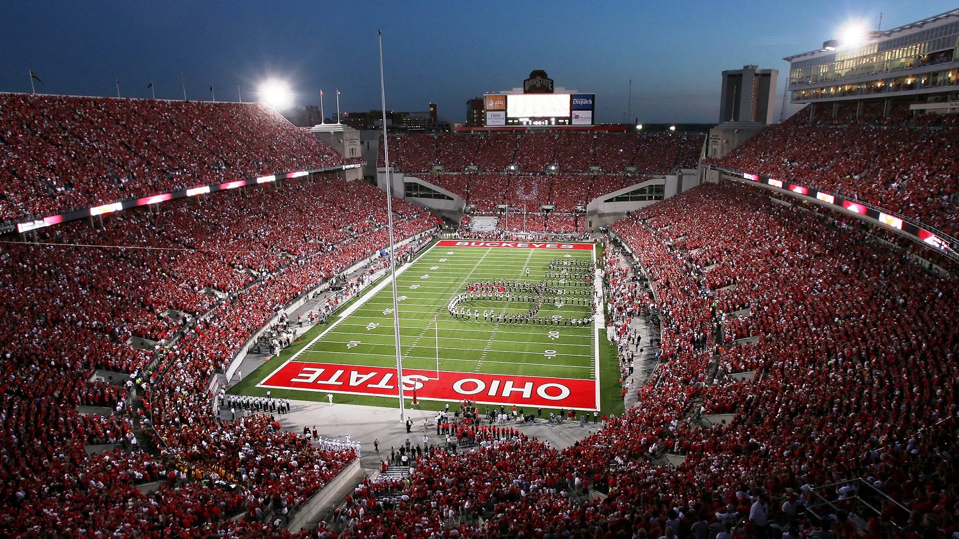 英超神奇瞬间不断,精彩进球和高难扑救令人震撼,英超球队进球纪录